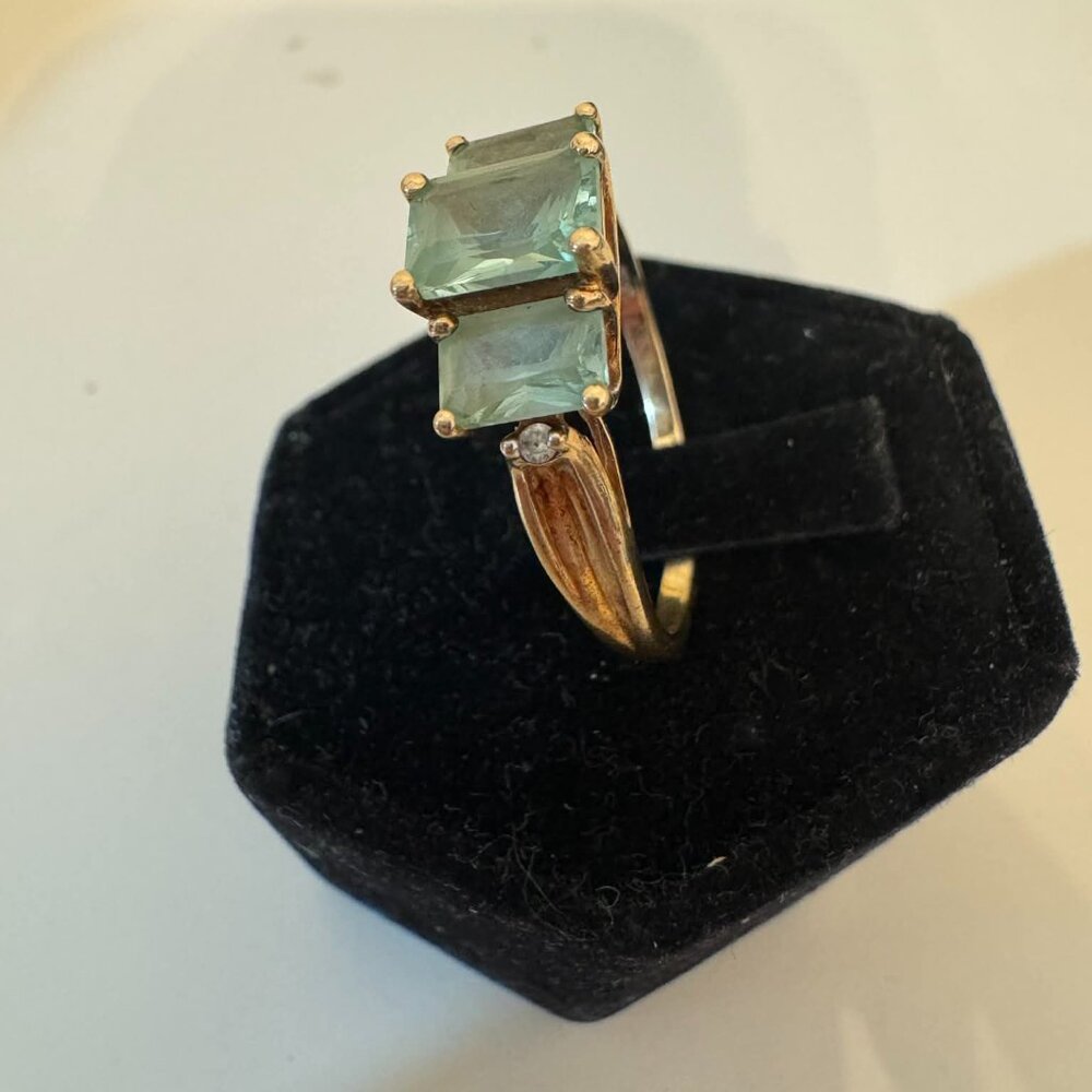 10K Gold Emerald Cut Green Amethyst Ring Size 9 – 2g - Picture 5 of 5